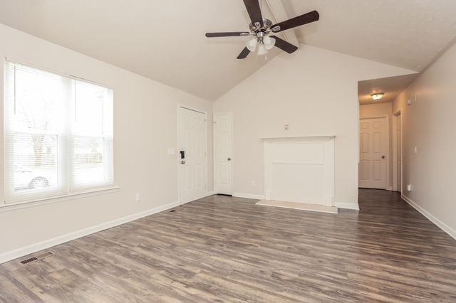 1143 Woods Edge Dr, Murfreesboro, TN 37130