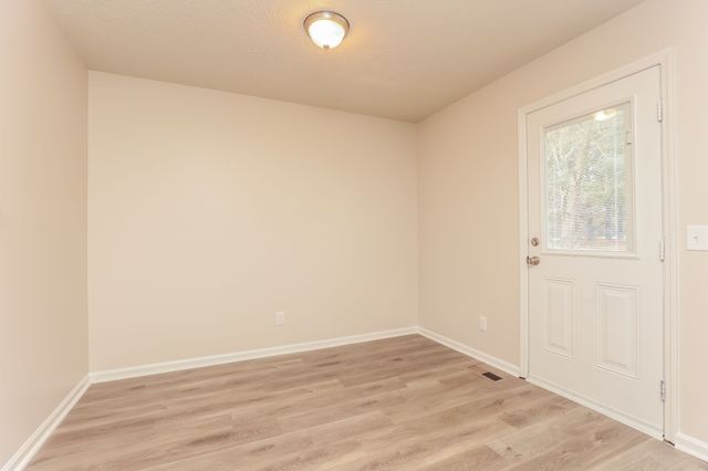 1143 Woods Edge Dr, Murfreesboro, TN 37130