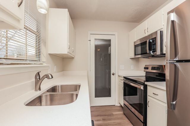 1143 Woods Edge Dr, Murfreesboro, TN 37130