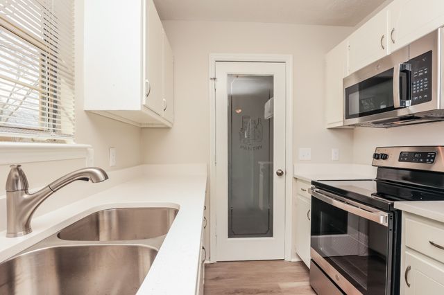 1143 Woods Edge Dr, Murfreesboro, TN 37130