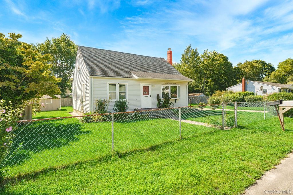 214 Root Avenue, Central Islip, NY 11722 — photo 2