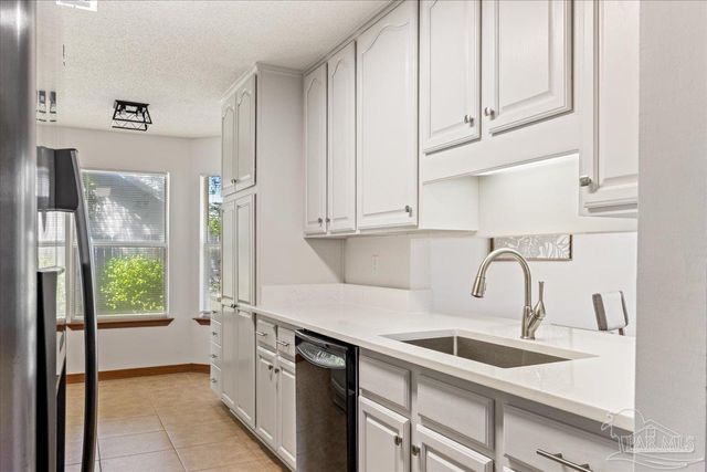 3009 Bob White Dr, Mary Esther, FL 32569