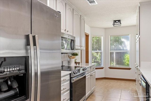 3009 Bob White Dr, Mary Esther, FL 32569