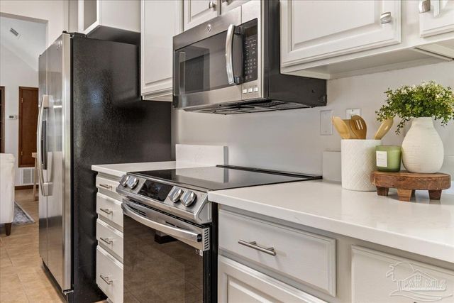 3009 Bob White Dr, Mary Esther, FL 32569