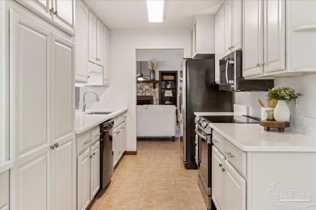 3009 Bob White Dr, Mary Esther, FL 32569