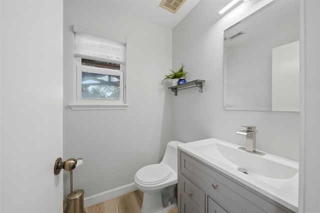 12207 Meadows Crest Drive, Stafford, TX 77477