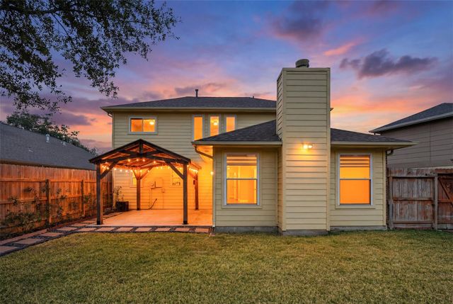 12207 Meadows Crest Drive, Stafford, TX 77477