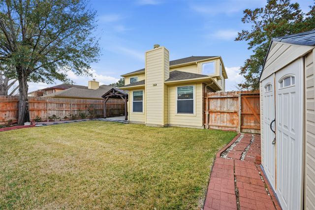 12207 Meadows Crest Drive, Stafford, TX 77477