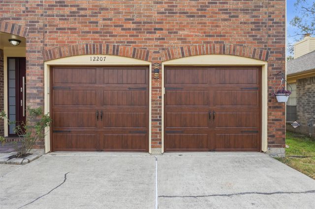 12207 Meadows Crest Drive, Stafford, TX 77477