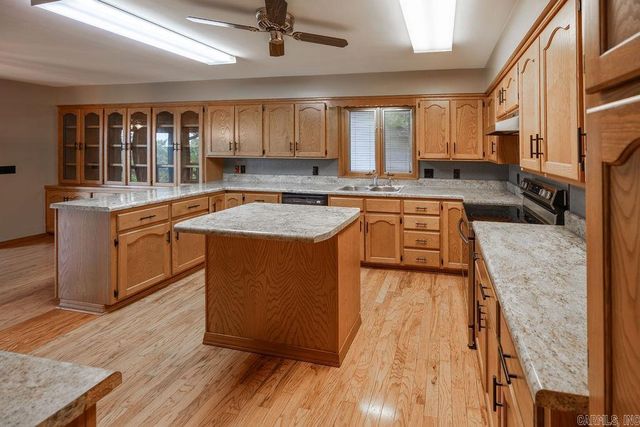215 Pine Hill Rd, Fairfield Bay, AR 72088