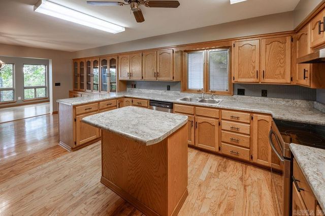 215 Pine Hill Rd, Fairfield Bay, AR 72088