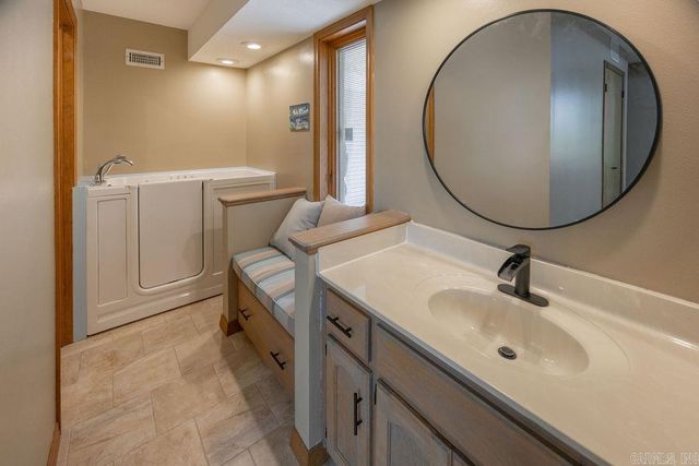 215 Pine Hill Rd, Fairfield Bay, AR 72088