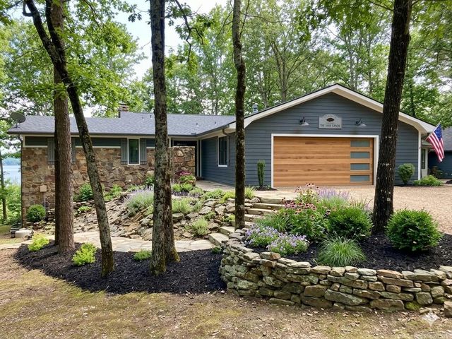 215 Pine Hill Rd, Fairfield Bay, AR 72088