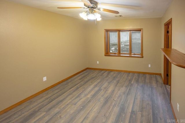 215 Pine Hill Rd, Fairfield Bay, AR 72088