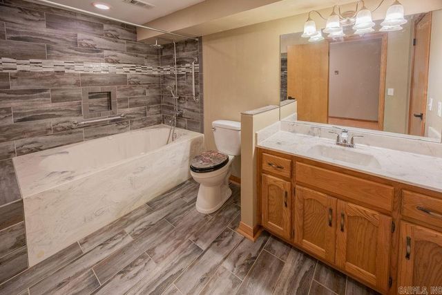 215 Pine Hill Rd, Fairfield Bay, AR 72088