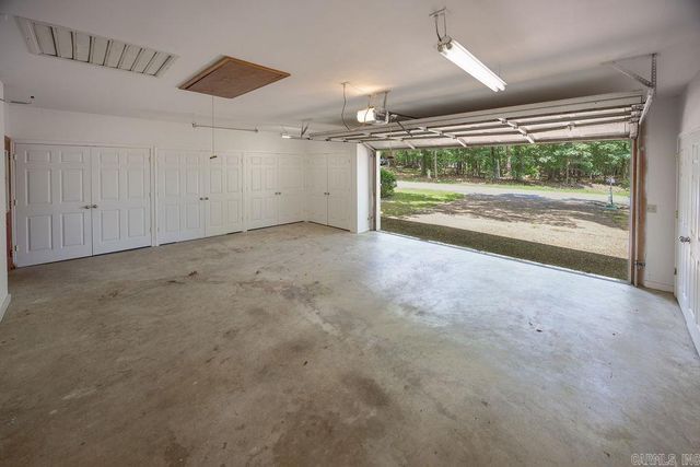 215 Pine Hill Rd, Fairfield Bay, AR 72088