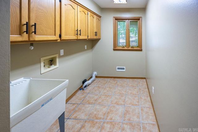 215 Pine Hill Rd, Fairfield Bay, AR 72088
