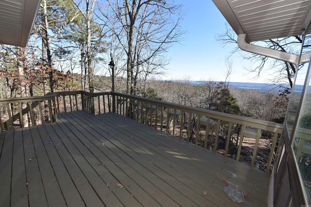 215 Pine Hill Rd, Fairfield Bay, AR 72088