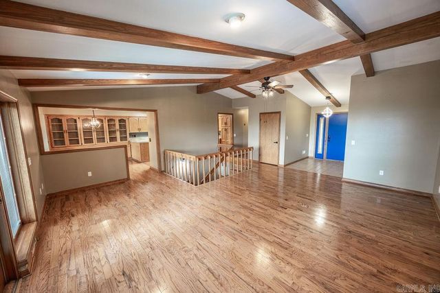 215 Pine Hill Rd, Fairfield Bay, AR 72088