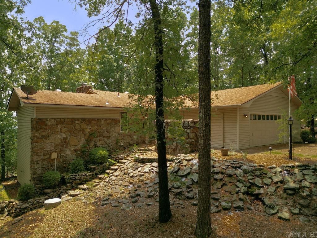 215 Pine Hill Rd, Fairfield Bay, AR 72088
