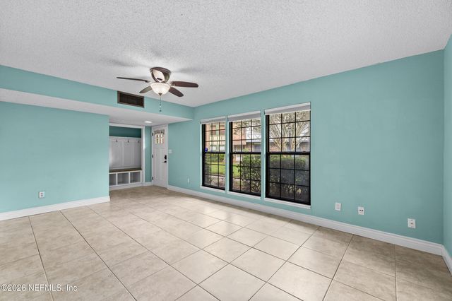 8203 SUTTON Place N, Jacksonville, FL 32217