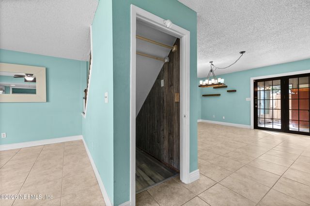 8203 SUTTON Place N, Jacksonville, FL 32217