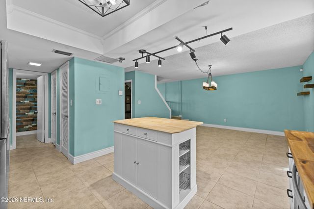 8203 SUTTON Place N, Jacksonville, FL 32217