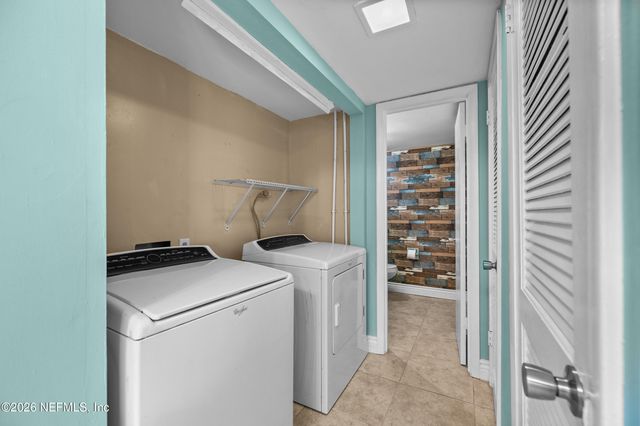 8203 SUTTON Place N, Jacksonville, FL 32217