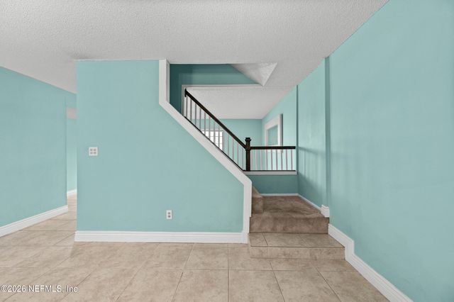 8203 SUTTON Place N, Jacksonville, FL 32217