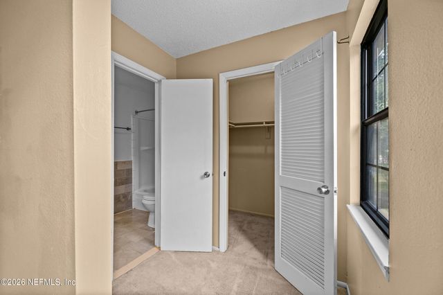 8203 SUTTON Place N, Jacksonville, FL 32217