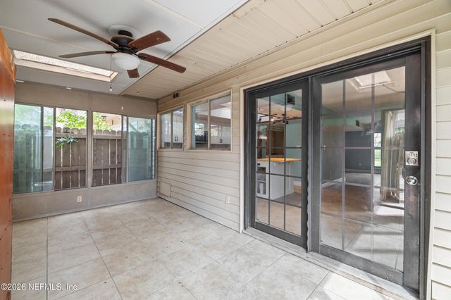 8203 SUTTON Place N, Jacksonville, FL 32217