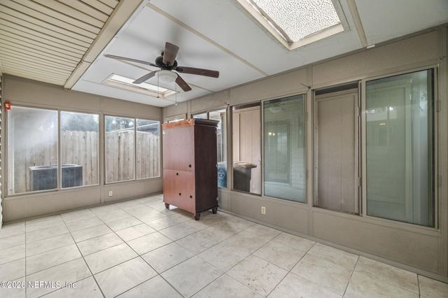 8203 SUTTON Place N, Jacksonville, FL 32217