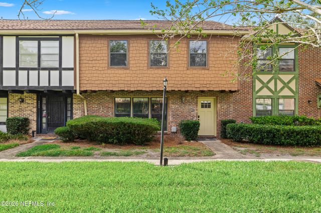 8203 SUTTON Place N, Jacksonville, FL 32217