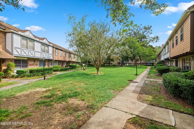 8203 SUTTON Place N, Jacksonville, FL 32217