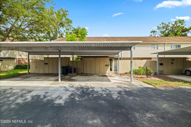 8203 SUTTON Place N, Jacksonville, FL 32217
