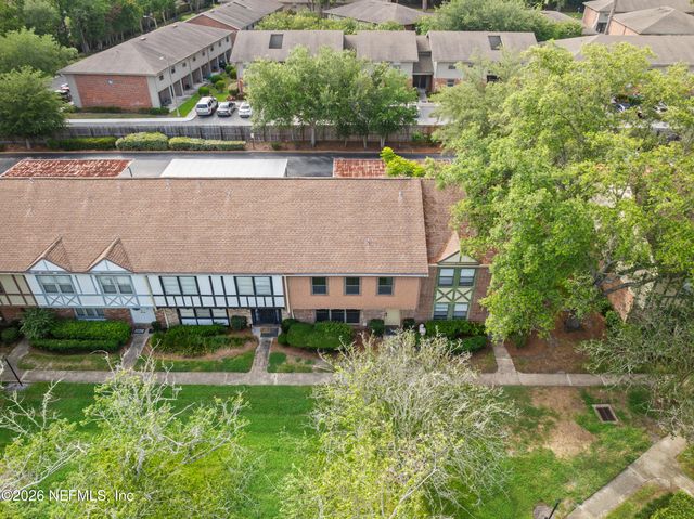 8203 SUTTON Place N, Jacksonville, FL 32217