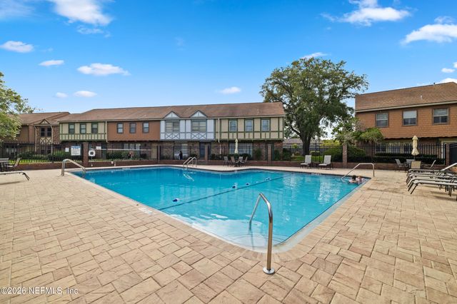 8203 SUTTON Place N, Jacksonville, FL 32217