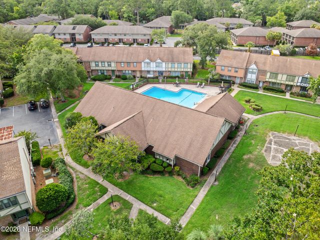 8203 SUTTON Place N, Jacksonville, FL 32217