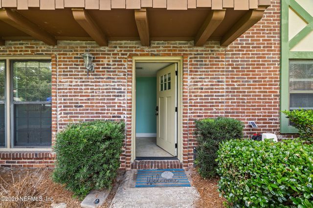 8203 SUTTON Place N, Jacksonville, FL 32217