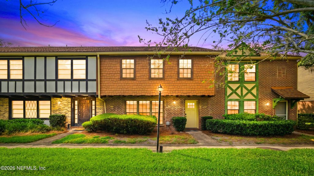 8203 SUTTON Place N, Jacksonville, FL 32217