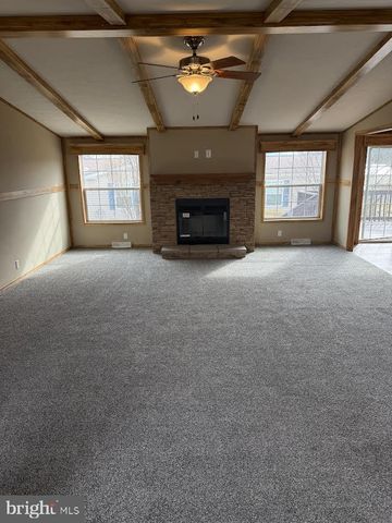 38 MAIZEFIELD DR, Shippensburg, PA 17257