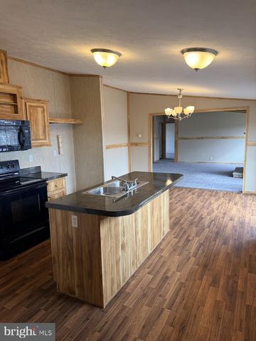 38 MAIZEFIELD DR, Shippensburg, PA 17257