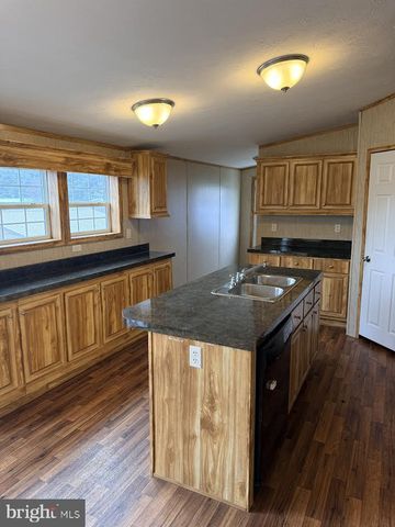 38 MAIZEFIELD DR, Shippensburg, PA 17257