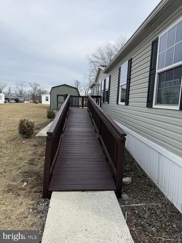 38 MAIZEFIELD DR, Shippensburg, PA 17257