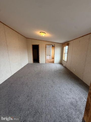 38 MAIZEFIELD DR, Shippensburg, PA 17257