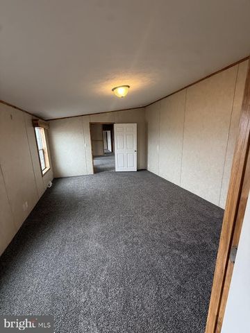 38 MAIZEFIELD DR, Shippensburg, PA 17257