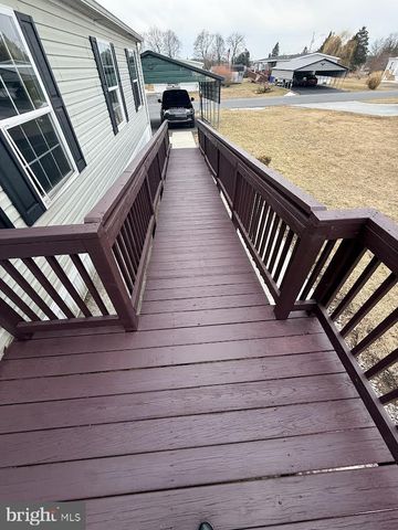 38 MAIZEFIELD DR, Shippensburg, PA 17257