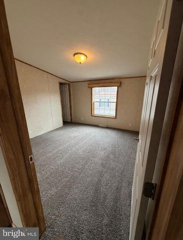 38 MAIZEFIELD DR, Shippensburg, PA 17257