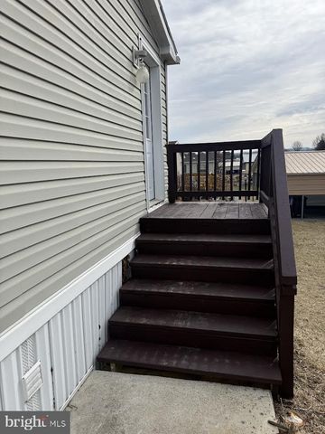 38 MAIZEFIELD DR, Shippensburg, PA 17257