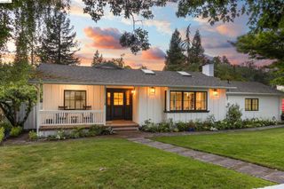 12 Woodland Rd, Orinda, CA 94563